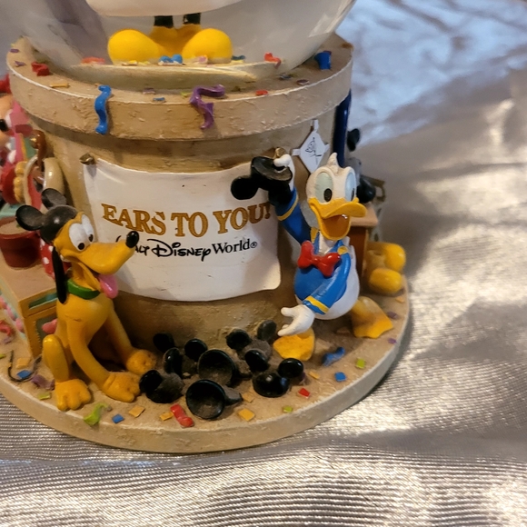 2002 Disney "Ears to You" musical snow globe featuring Mickey Mouse and friends. - Picture 4 of 12